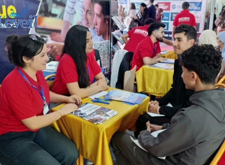 Visite des élèves du lycée au forum international de l&rsquo;étudiant